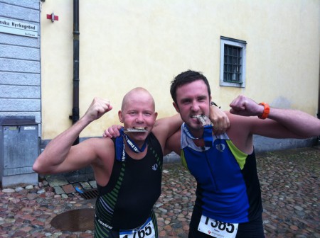 Lyckliga efter målgång av Stockholm Triathlon